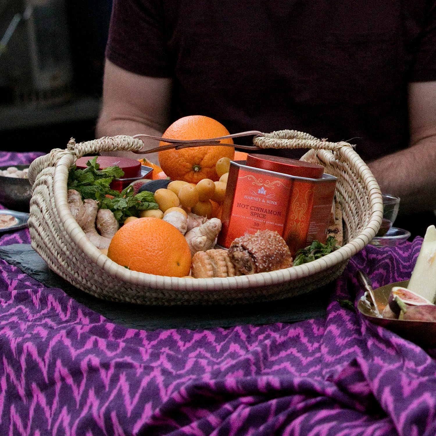 Harney & Sons Hot Cinnamon Spice Tea Tin - Black Tea with Orange & Sweet Clove - 2.67 Ounces, 30 Sachets - Image 9